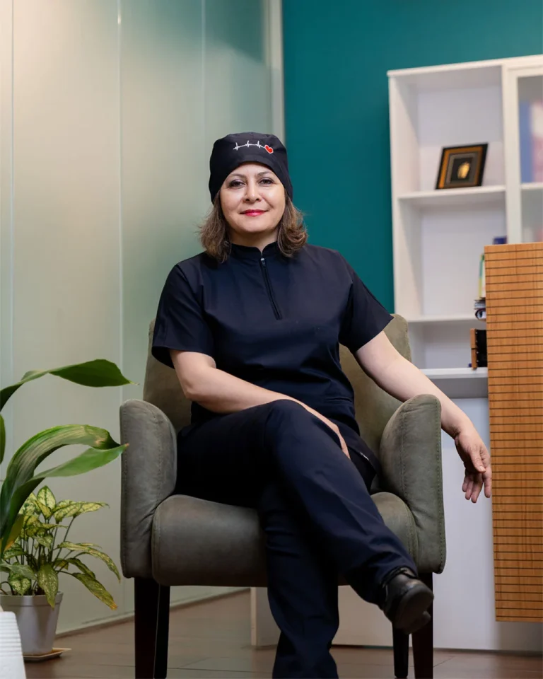 دکتر نیلوفر استوار