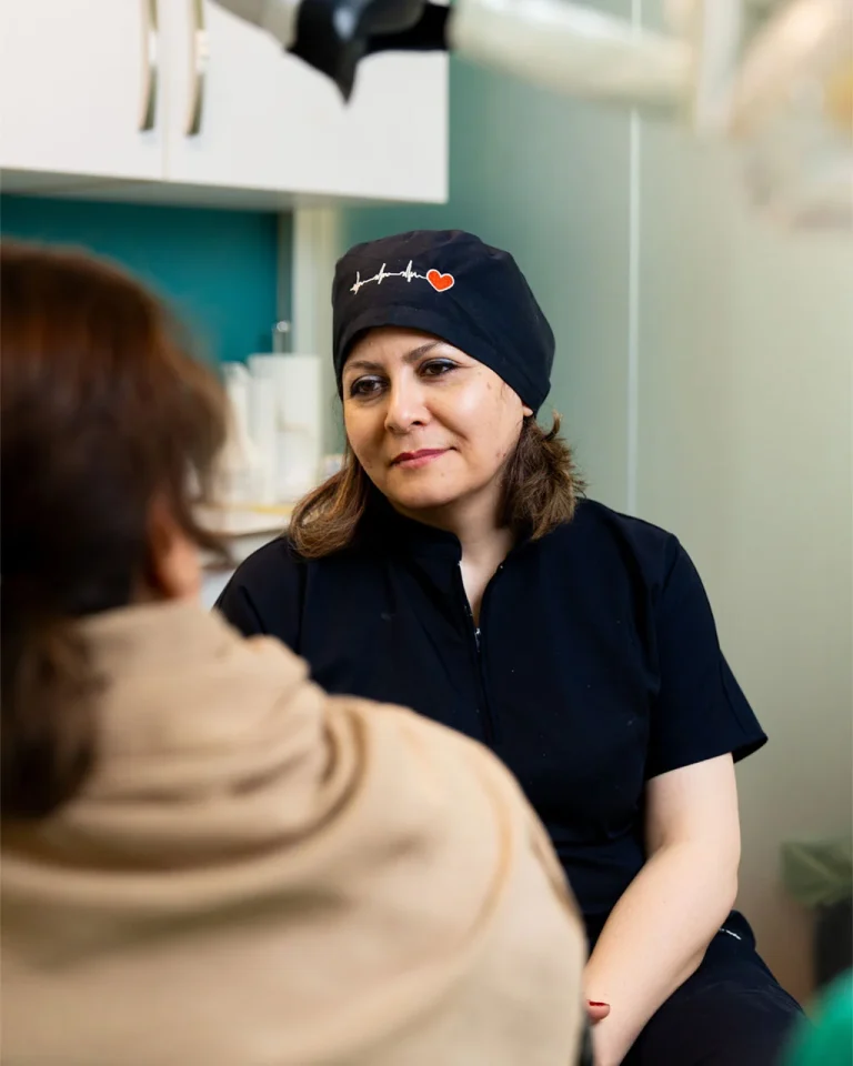 دکتر نیلوفر استوار