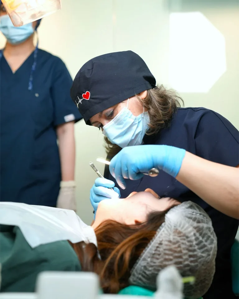 دکتر نیلوفر استوار