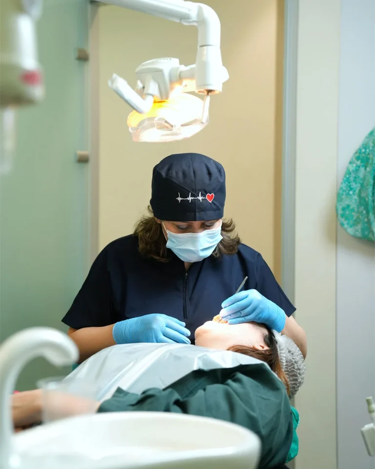 دکتر نیلوفر استوار