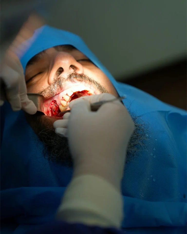 دکتر نیلوفر استوار